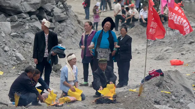 Usai Longsor di China, Keluarga Gelar Ritual untuk Korban Tewas