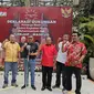 Sekretaris Tim Pemenangan Nasional Ganjar Pranowo-Mahfud Md, Hasto Kristiyanto menerima dukungan dari Forum Komunikasi Keluarga Besar Alumni Angkatan Muda Muhammadiyah Bali, di Renon, Denpasar, Sabtu (4/11/2023). (Dok. Tim Ganjar-Mahfud)