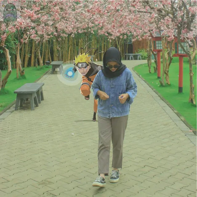 6 Editan Foto Wanita Bareng Naruto Ini Kocak,