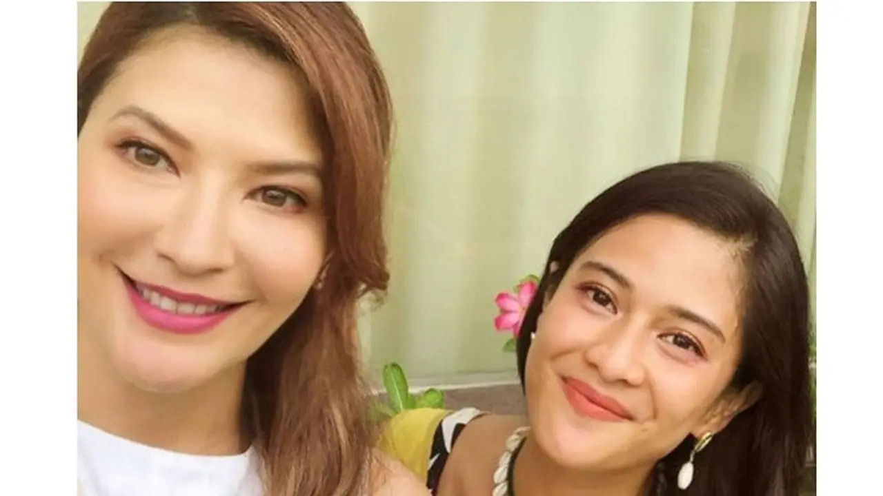 Potret Dian Sastrowardoyo dan Tamara Bleszynski Nongkrong Bareng