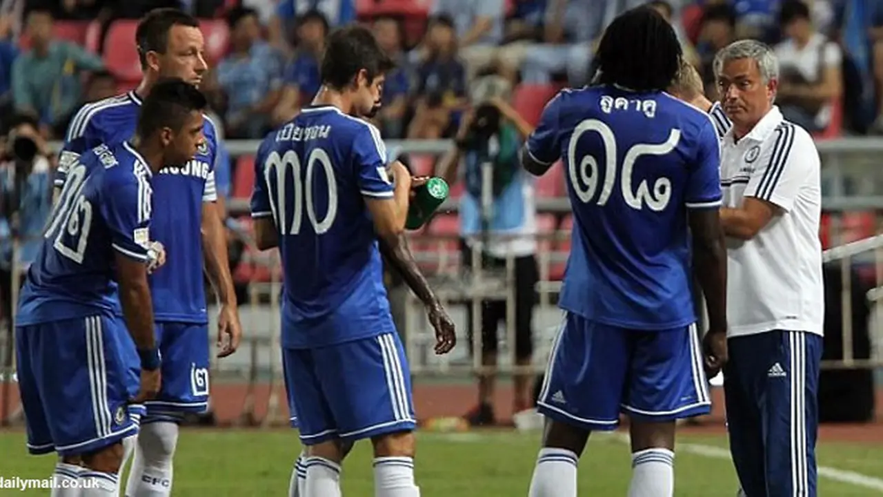 kostum-chelsea-130718a.jpg
