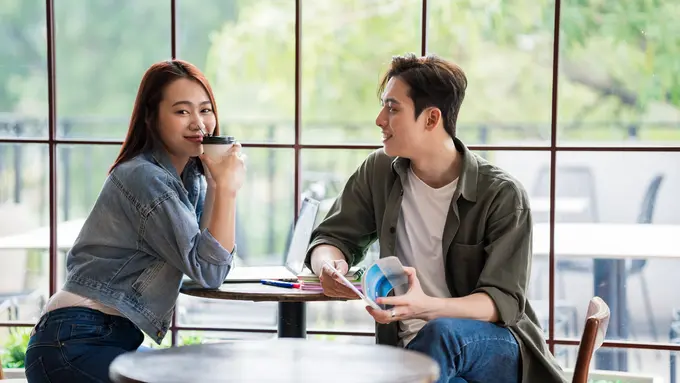 perempuan dan pasangan april