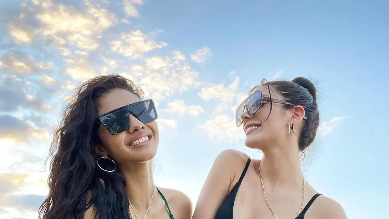 Miss Puerto Rico Fabiola Valentin dan Miss Argentina Mariana Varela