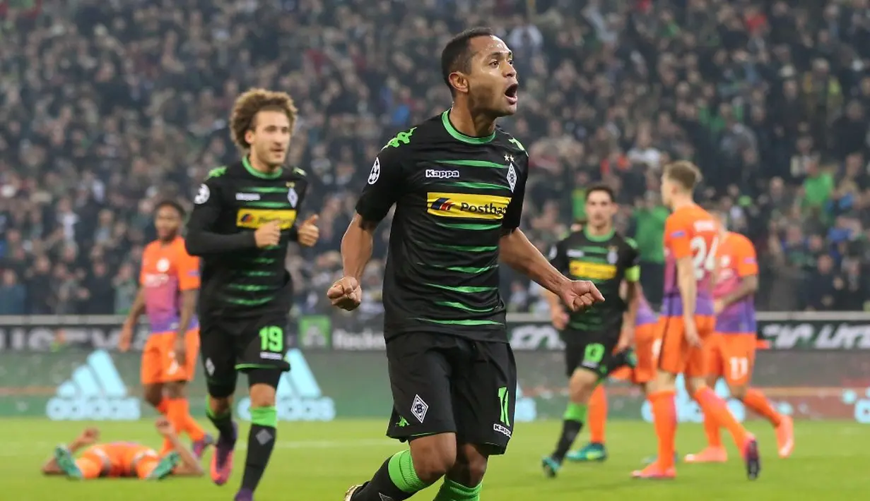 Ekspresi pemain Moenchengladbach, Raffael, setelah menjebol gawang Manchester City pada laga kelima Grup C Liga Champions di Borussia-Park, Rabu (23/11/2016). (AFP/dpa/Maja Hitij/Germany Out)