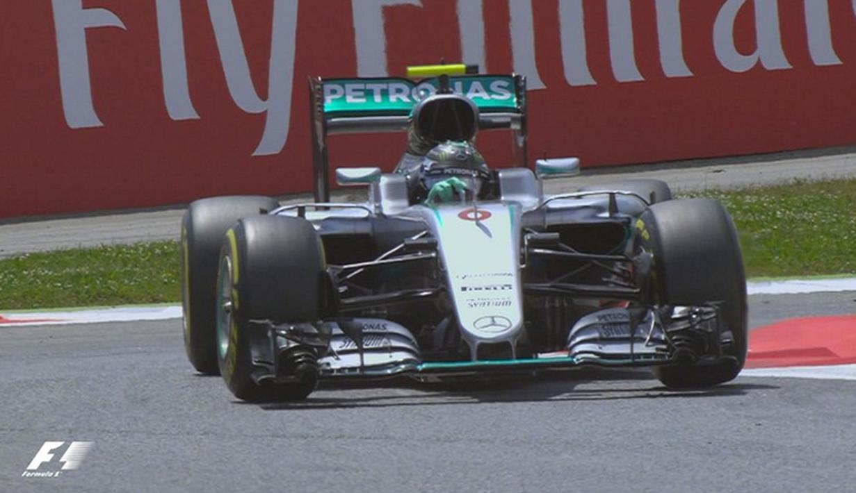 Pebalap Mercedes, Nico Rosberg, menjadi yang tercepat dalam latihan bebas kedua F1 GP Spanyol di Sirkuit Catalunya, Spanyol, Jumat (13/5/2016). (Bola.com/Twitter/F1)
