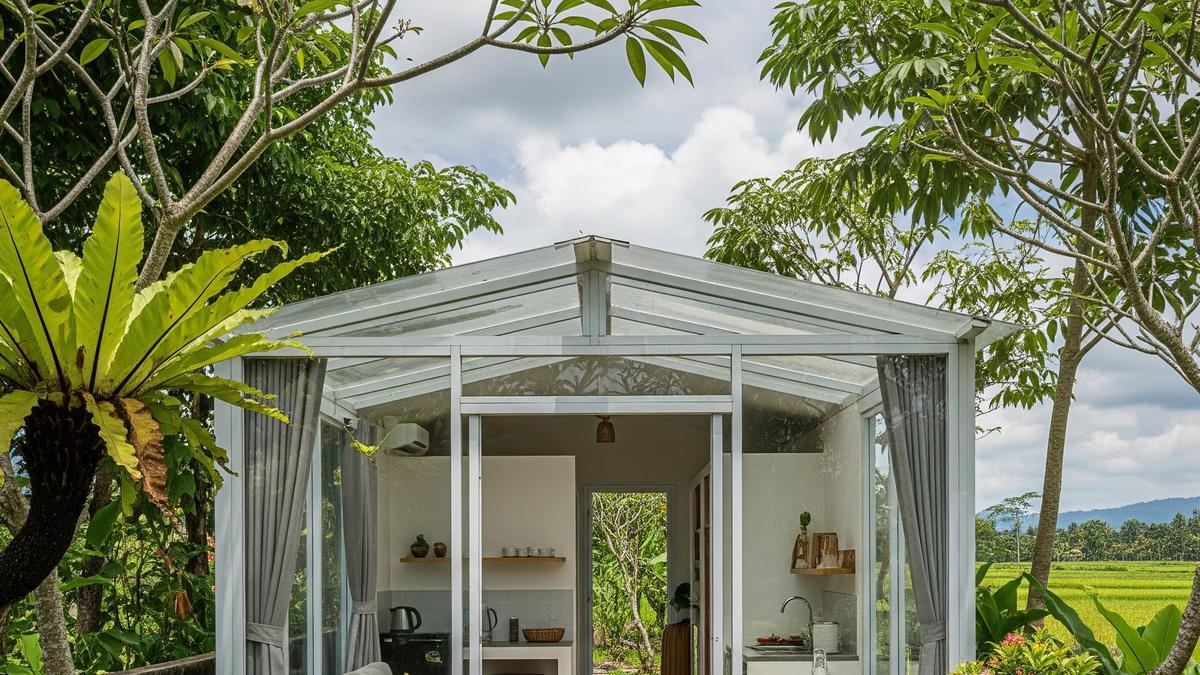 9 Desain Rumah Kecil dengan Dinding Kaca untuk Kesan Luas dan Elegan, Hunian Modern