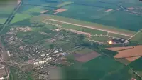 Serangan terhadap pangkalan udara dekat Kota Myrgorod, Ukraina tengah, 2 Juli 2024. Rusia mengklaim telah menghancurkan lima jet militer Ukraina. (Handout/Kementerian Pertahanan Rusia/AFP)