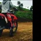 Honda CRF 150L yang sempat terbakar, kini sudah bisa diajak balapan dilintasan offroad. (Instagram @andy.rakhman)