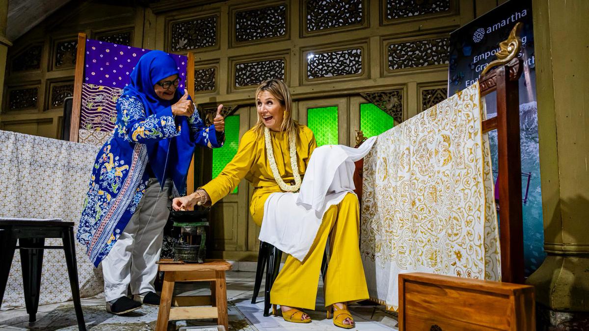 Ketika Ratu Maxima dari Belanda Membatik Motif Sarat Makna