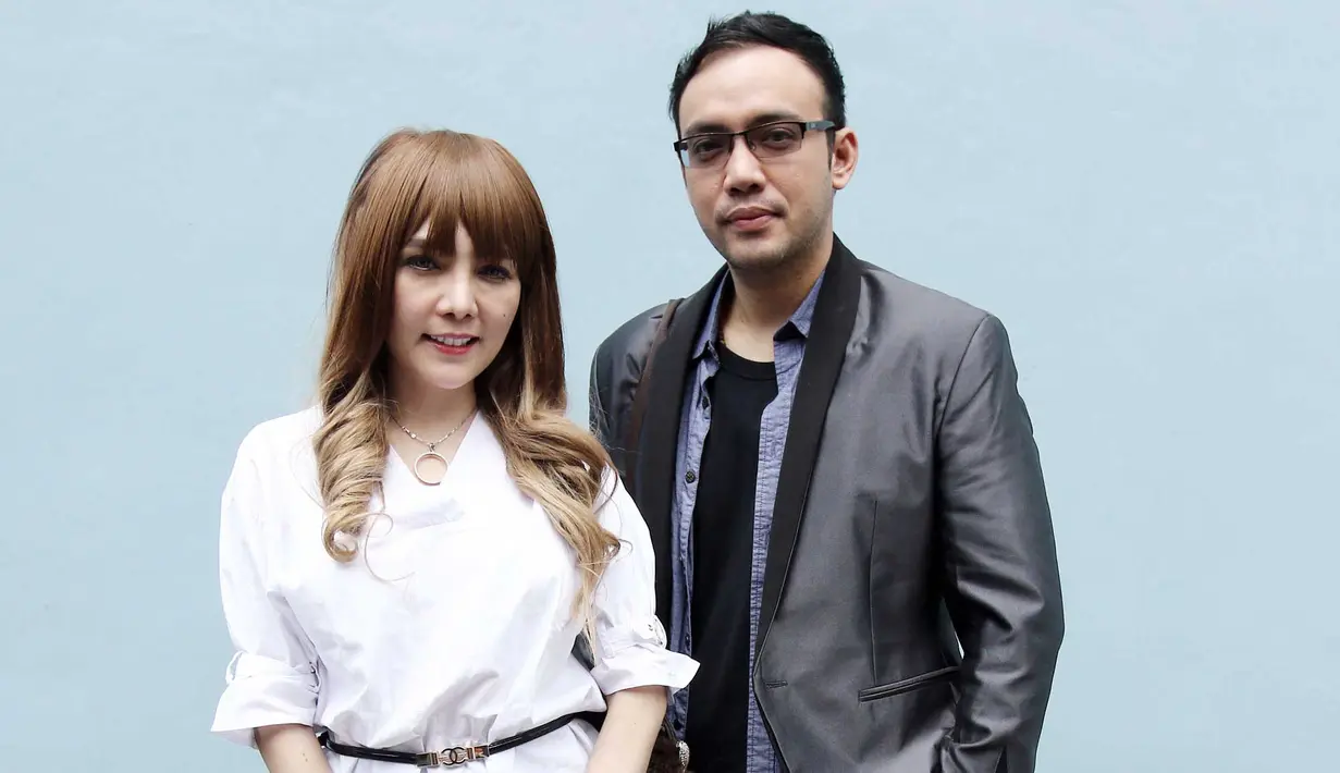 Setelah dua kali gagal membina rumah tangga, Sandy Tumiwa ingin kembali membina rumah tangga. Mantan suami Tessa Kaunang itu akan menikah dengan penyanyi dangdut Shinta Beby. (Nurwahyunan/Bintang.com)