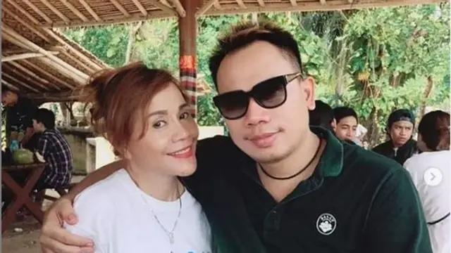 Vicky Prasetyo bersama ibunda, Ema Fauziah (Foto: Instagram/@emmafauziah_real)