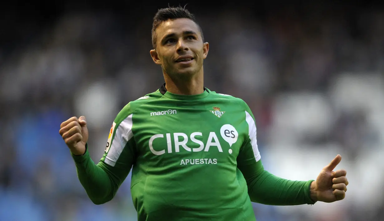 Ruben Castro. Striker asal Spanyol yang sejak awal musim 2022/2023 membela Malaga ini hingga kini tercatat telah mencetak 8 gol dan 1 assist ke gawang Barcelona bersama 2 klub berbeda, yaitu Deportivo La Coruna dan Real Betis dalam 15 laga. Saat berseragam Las Palmas pada 2001/2002 dan Albacete pada 2004/2005 ia gagal mencetak satu gol pun ke gawang Barcelona dalam 3 laga. (AFP/Miguel Riopa)