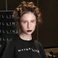 Setelah sukses bekerja di NYFW, Ryan Ogilvy mengadaptasi beberapa tren makeup yang akan segera hits.