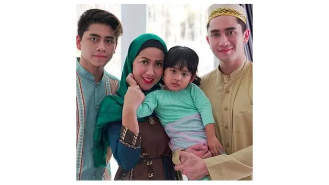 Potret 7 Artis Wanita dengan Putranya, Bak Kakak Adik