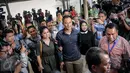 Pasangan Agus Yudhoyono didampingi istrinya, Annisa Pohan dan Sylviana Murni mendatangi Gedung BNN, Jakarta, Minggu (25/9). Agus Yudhoyono-Sylviana Murni menjalani tes narkoba sebagai salah satu syarat maju di Pilkada DKI 2017 (Liputan6.com/Faizal Fanani)