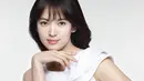 Song Hye Kyo punya kebiasaan unik yaitu memainkan hidung saat dirinya merasa malu. Hal tersebut diakui wanita cantik ini saat dirinya canggung. (Foto: allkpop.com)