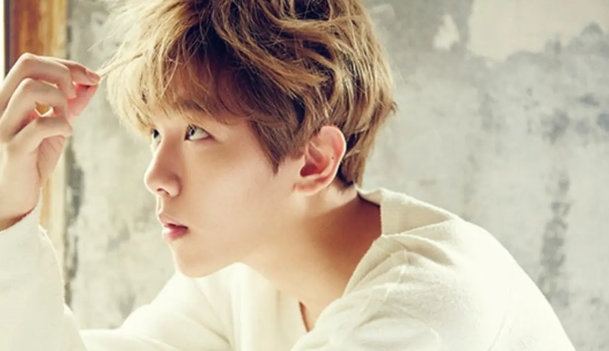 Di label fashion streetweart tersebut, Baekhyun EXO menjabat sebagai co-creative director. Prive by BBH sendiri merupakan produk fashion yang dijual di bawah harga Rp 1,3 juta. (Foto: Soompi.com)