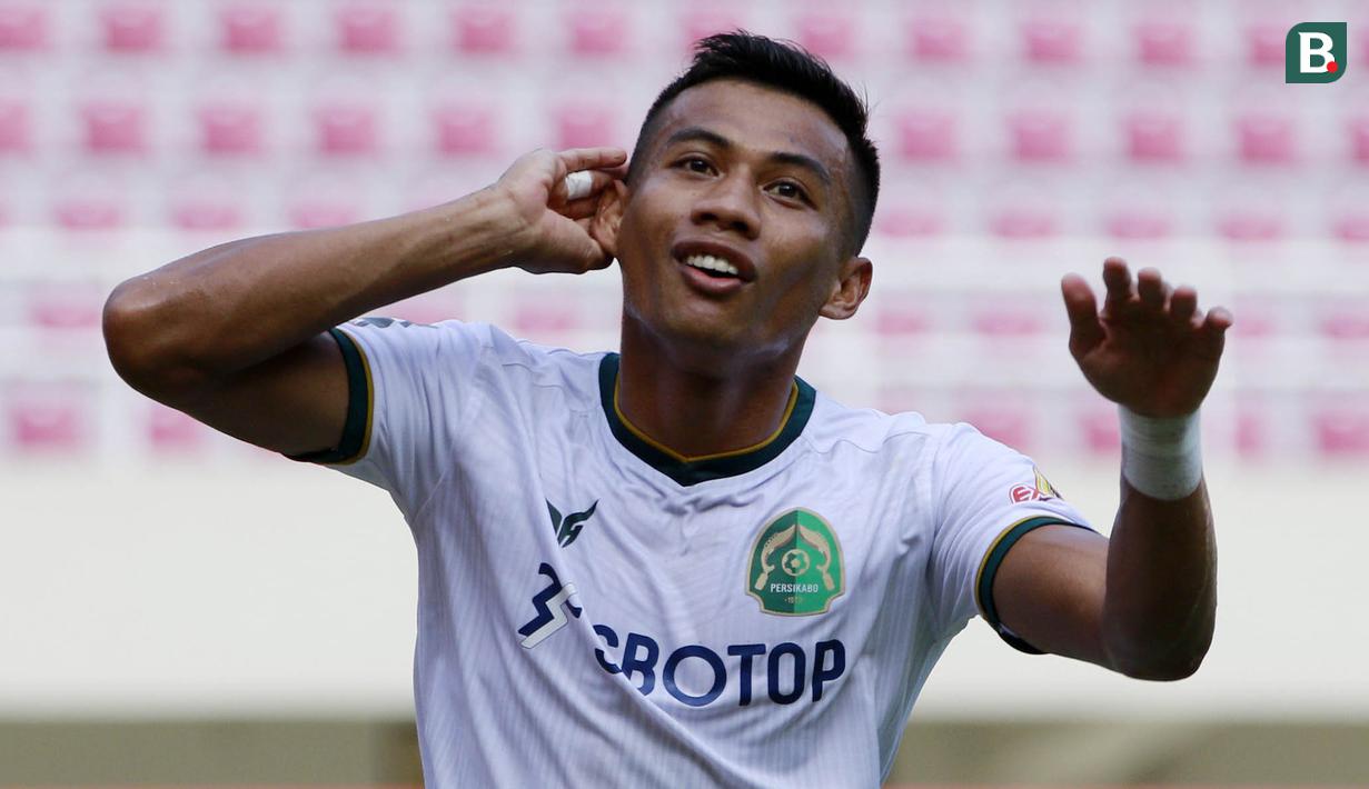 Ahmad Nufiandani pernah mengikuti pendidikan TNI di Rindam III Siliwangi, Bandung kala dirinya masih membela Arema FC. Kini, Nufiandani bermain untuk Persikabo 1973 dan berstatus sebagai anggota TNI AD. (Bola.com/M. Iqbal Ichsan)