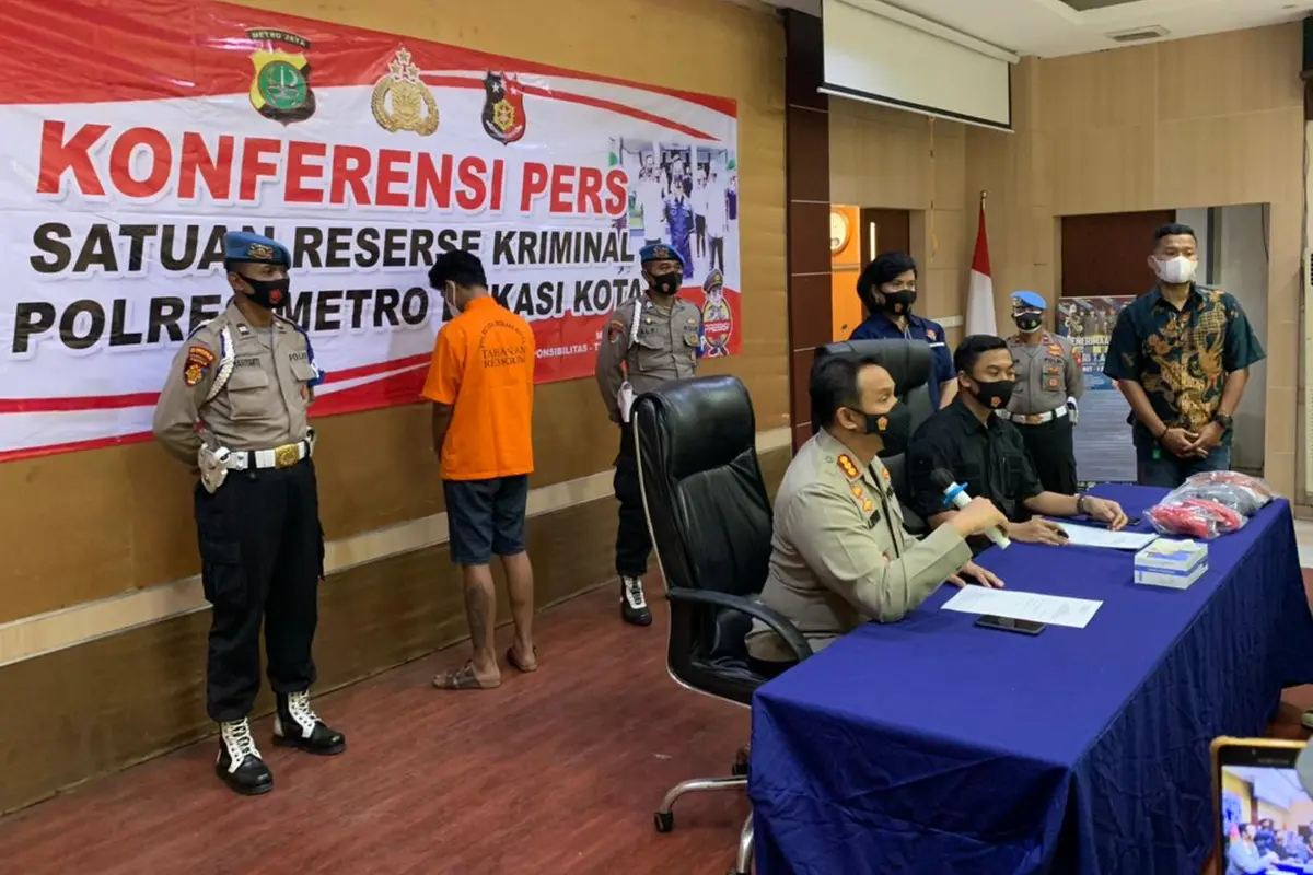 Polres Metro Bekasi Kota gelar perkara kasus pencabulan anak di bawah umur dengan tersangka anak anggota DPRD Kota Bekasi berinisial AT (21). (Foto: Liputan6.com/Bam Sinulingga)