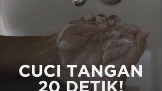 Berita video TikTok Bola.com kali ini memperlihatkan sekilas momen saat EFH (Work from Home) di mana cuci tangan kini menjadi kebiasaan tentunya untuk mencegah virus Corona.