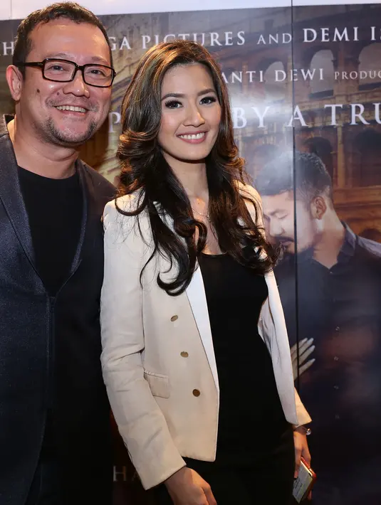 Asty Ananta dan Alvin Adam pada premier film Cinta Selamanya (Galih W. Satria/bintang.com)