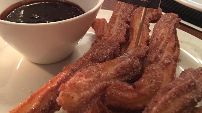 La Liga makan-makan 3 (Bola.com/Erwin Fitriansyah)