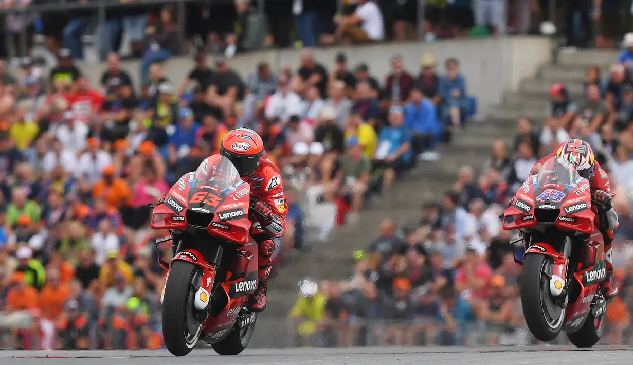 Sementara itu posisi keempat dan kelima masing-masing ditempati oleh pembalap Mooney VR46 Racing Team, Luca Marini, dan pembalap Prima Pramac Racing, Johann Zarco. (AFP/Vladimir Simicek)