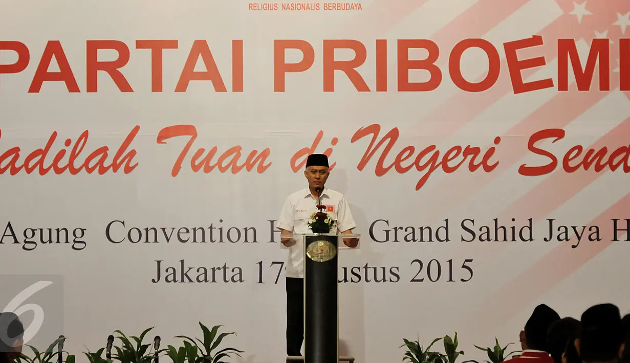 Ketua Umum Partai Priboemi, Muhardi menyampaikan pidato saat deklarasi Partai Priboemi di Jakarta, Senin (17/8/2015). Tepat di Hari Kemerdekaan, partai berlogo simbol Kerajaan Majapahit itu mendeklarasikan sebagai partai baru. (Liputan6.com/Johan Tallo)