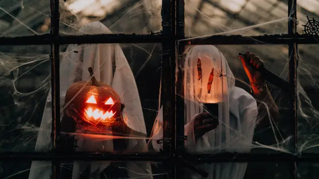 Kostum Halloween