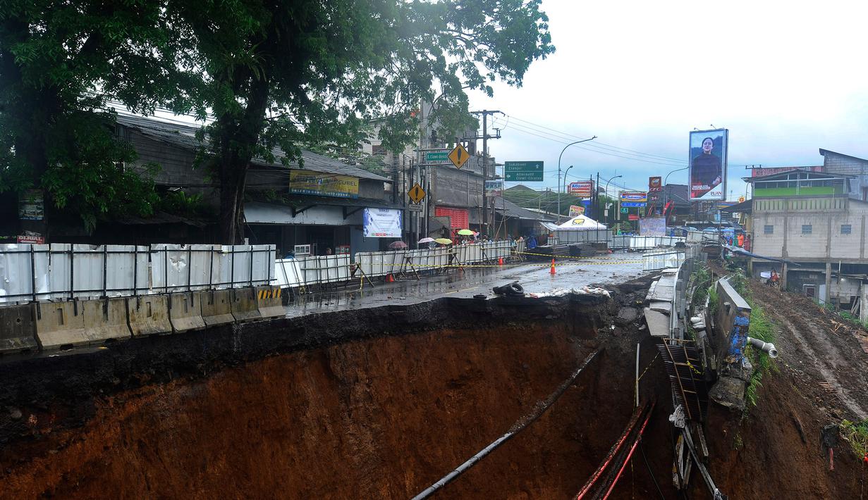 Imbas Longsor Jalur Menuju Sukabumi Dialihkan Foto