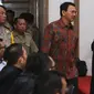 Basuki Tjahaja Purnama (Ahok) memasuki ruang sidang di Auditorium Kementan, Jakarta, Selasa (31/1). Dalam sidang ke delapan kali ini Ketua MUI, KH Ma'ruf Amin menjadi salah satu saksi yang dihadirkan ke muka persidangan. (Liputan6.com/Seto Wardhana/Pool)
