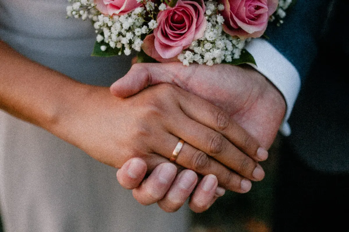cincin pernikahan