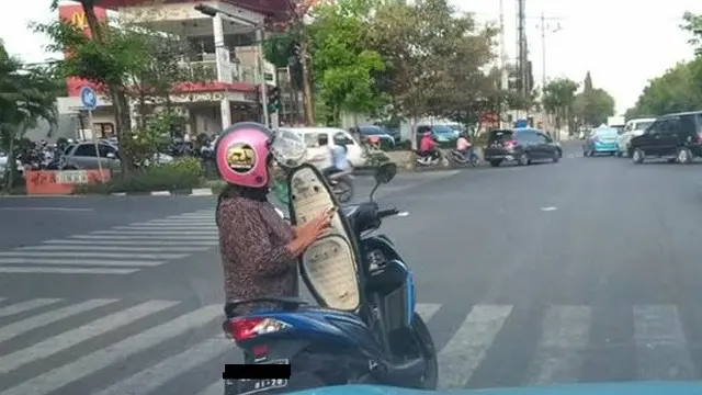 Tingkah Kocak Emak-Emak yang Bikin Gak Habis Pikir