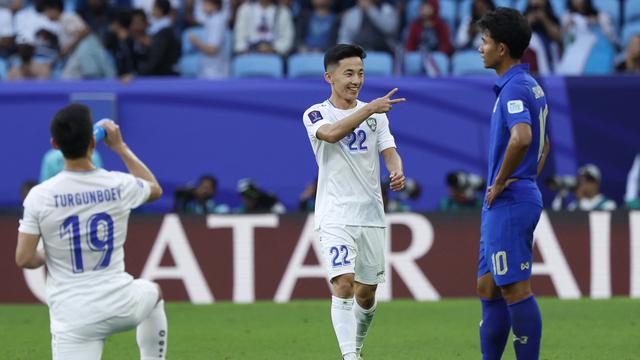 FOTO Uzbekistan Vs Thailand di Piala Asia 2023