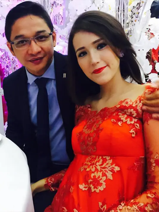 Adelia menuliskan keterangan foto dengan mengatakan kalau itu unggahannya terakhirnya sampai usai bersalin. (Via Instagram/@adeliapasha)