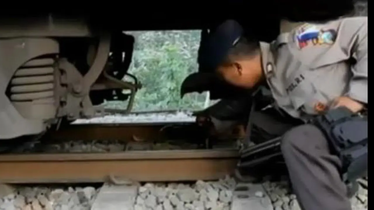 20150712-Kereta-Anjlok-Purwakarta