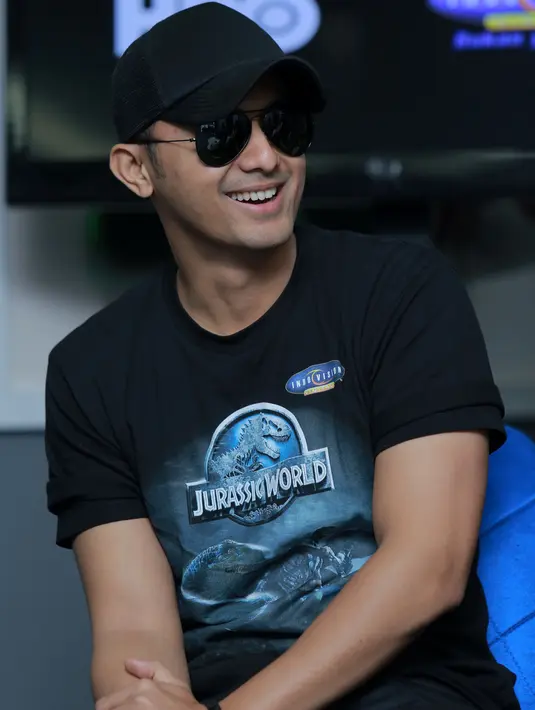"Saya mencintai seni peran. Karena hal itu makanya dubber masih bisa dibilang passion saya juga untuk menambah pengalaman dan membuat saya lebih matang lagi," ujarnya. (Adrian Putra/Bintang.com)