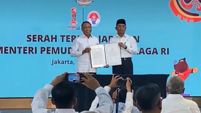 Zainudin Amali resmi melakukan serah terima jabatan (sertijab) ke Menteri Koordinator Pembangunan Manusia dan Kebudayaan (PMK) Muhadjir Effendy, yang ditunjuk sebagai pelaksana tugas (Plt) Menpora di Wisma Kemenpora Jakarta