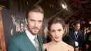 Aktor Dan Stevens dan Emma Watson tiba menghadiri pemutaran perdana film Beauty and the Beast di El Capitan Theatre, di Hollywood, Los Angeles, California (2/3). (Jesse Hibah / Getty Images untuk Disney / AFP)