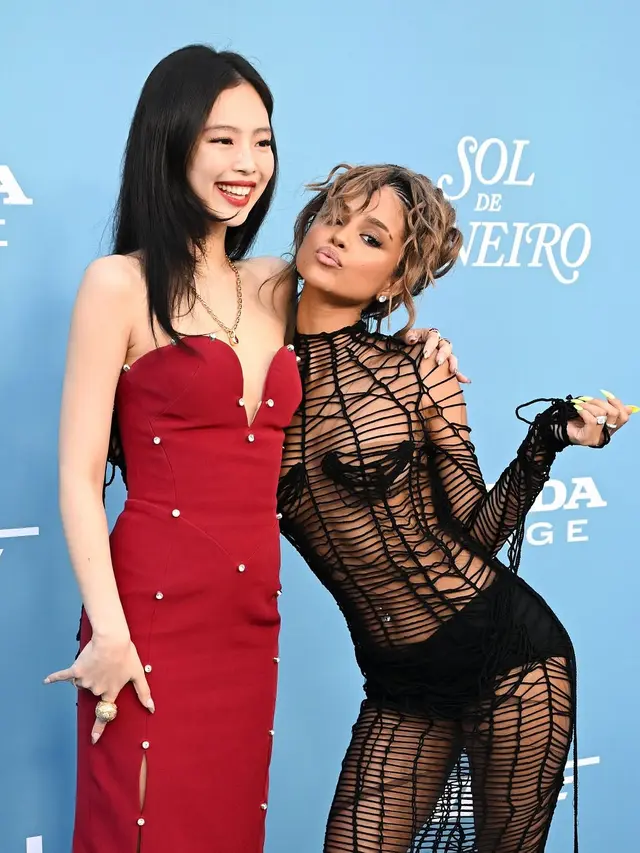 Lady in Red, Gaya Jennie BLACKPINK di Billboard Women in Music Awards 2025