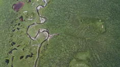 Foto dari udara yang diabadikan pada 14 Agustus 2020 ini menunjukkan bagian dari Sungai Dangqu, hulu dari Sungai Yangtze, di Provinsi Qinghai, China barat laut. (Xinhua/Wu Gang)