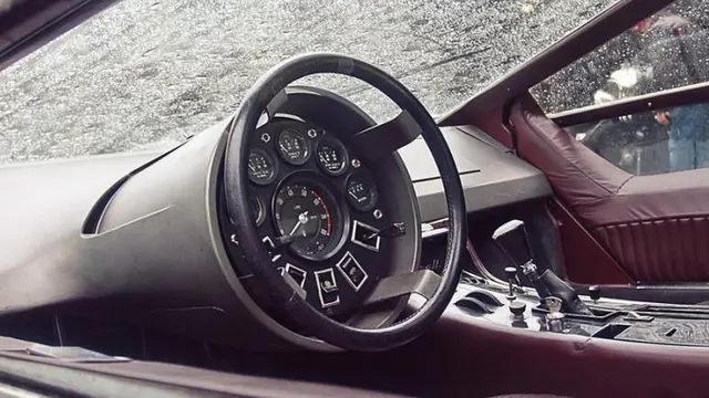 Lingkar kemudi Maserati Boomerang