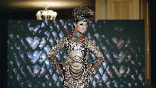 Miss indonesia 2021 universe kostum EJ20G Subaru