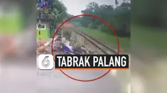 MELENG SAAT KENDARAI MOTOR, EMAK-EMAK TABRAK PALANG PERLINTASAN