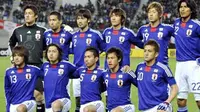 Timnas Jepang berfoto sebelum laga persahabatan internasional melawan Serbia di Nagai Stadium, Osaka, 7 April 2010. Jepang kalah 0-3. AFP PHOTO / Kazuhiro NOGI 