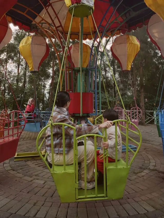 Nikita Willy Liburan di Bromo dengan seru bersama anaknya. [@nikitawillyofficial94]