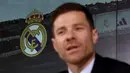 Xabi Alonso memberikan keterangan di depan media dalam konferensi pers perkenalan pelatih baru Real Madrid yang berlangsung di Real Madrid Sports City, Valdebebas, Spanyol, Senin (26/05/2025) waktu setempat. (AFP/Thomas Coex)