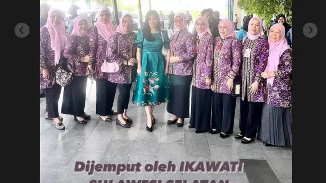Annisa Pohan Dampingi Iriana Jokowi Kunjungan Kerja ke Makassar. Tampil Simpel dengan Gaun Hijau Tosca.