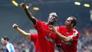 Striker Charlton, Carlton Cole, merayakan gol yang dicetaknya ke gawang Blackburn. Ketika muda, bomber dengan tinggi 191 cm tersebut sempat dipinjamkan Chelsea ke Charlton dan Aston Villa. (AFP/Nicolas Asfouri)