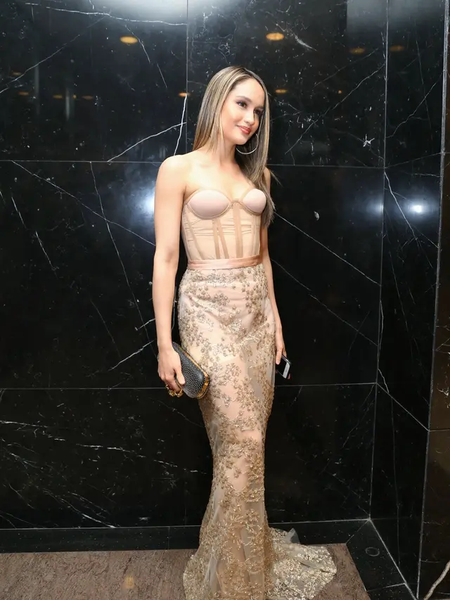 [Bintang] Cinta Laura